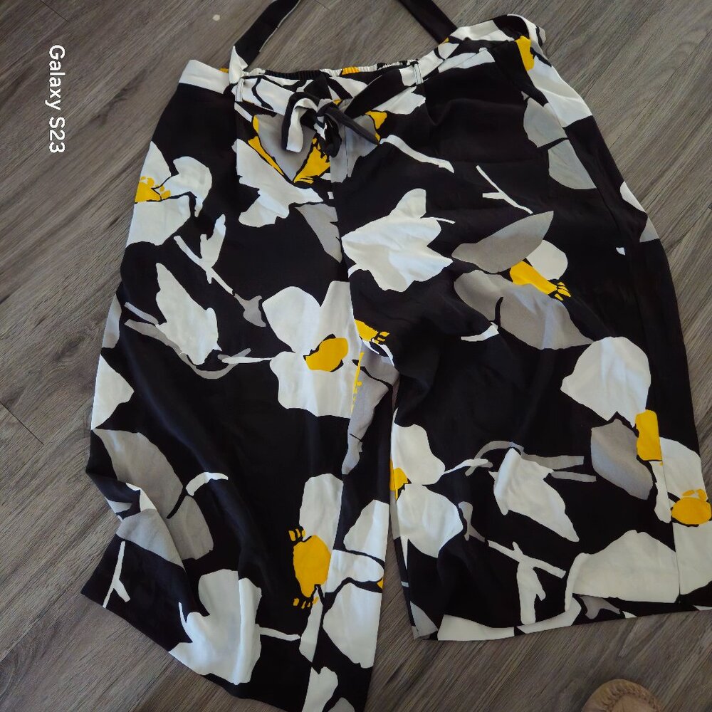 Tahari Bold Floral Wide-Legged Pants